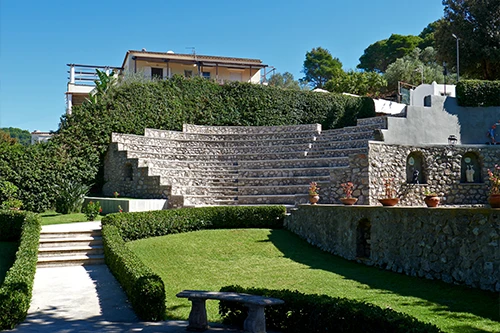 la storia di Casa Bersani a Capri, anfiteatro
