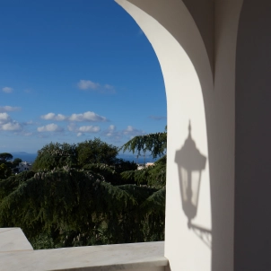 Veduta da Casa dei Merli, residenza patronale dei proprietari di casa bersani a Capri