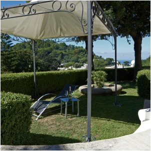 gazebo in Casa Stefano all'interno del complesso di case vacanze a capri di Casa bersani